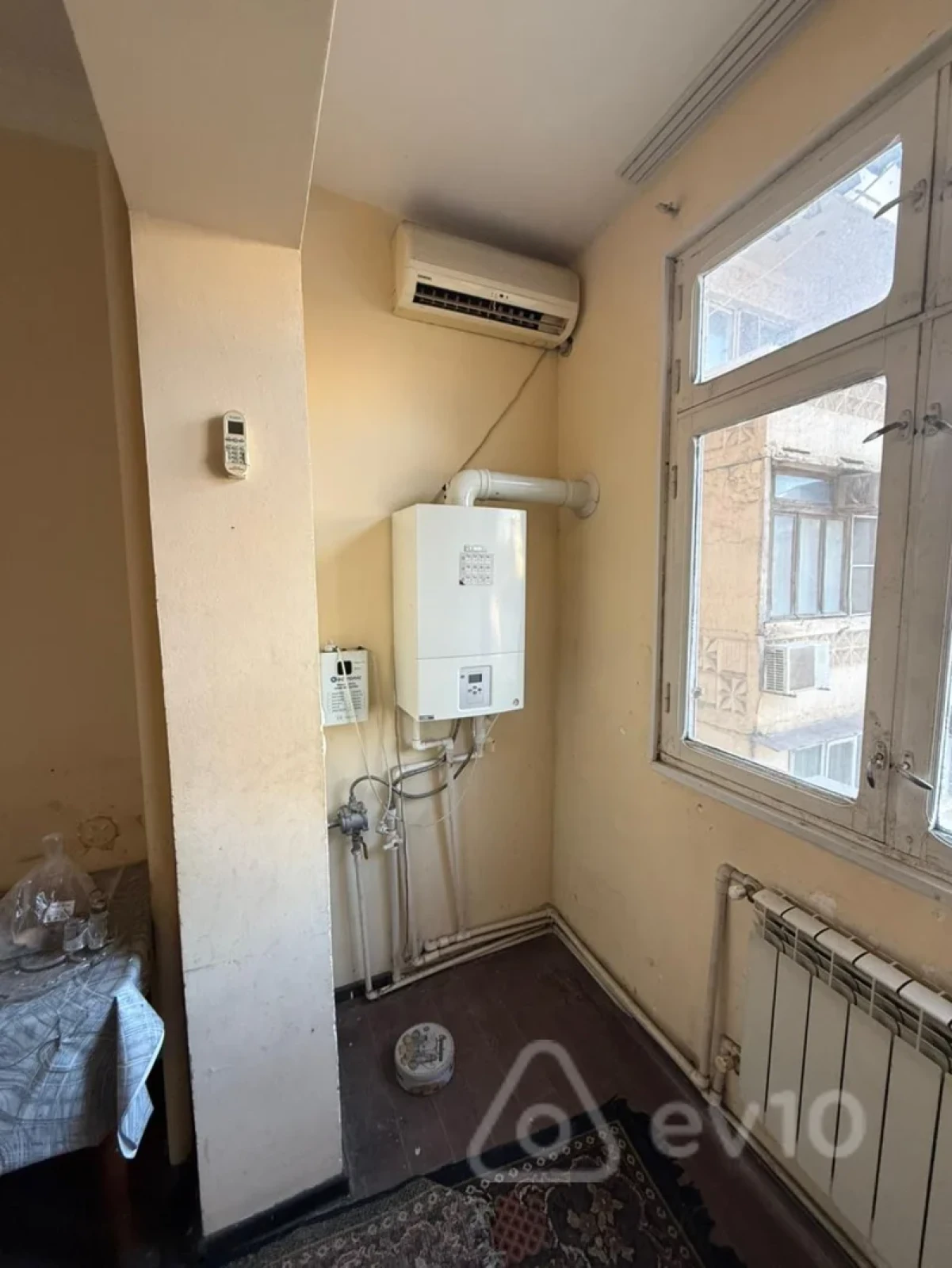 Kirayə verilir 4 otaqlı köhnə tikili 90 m²