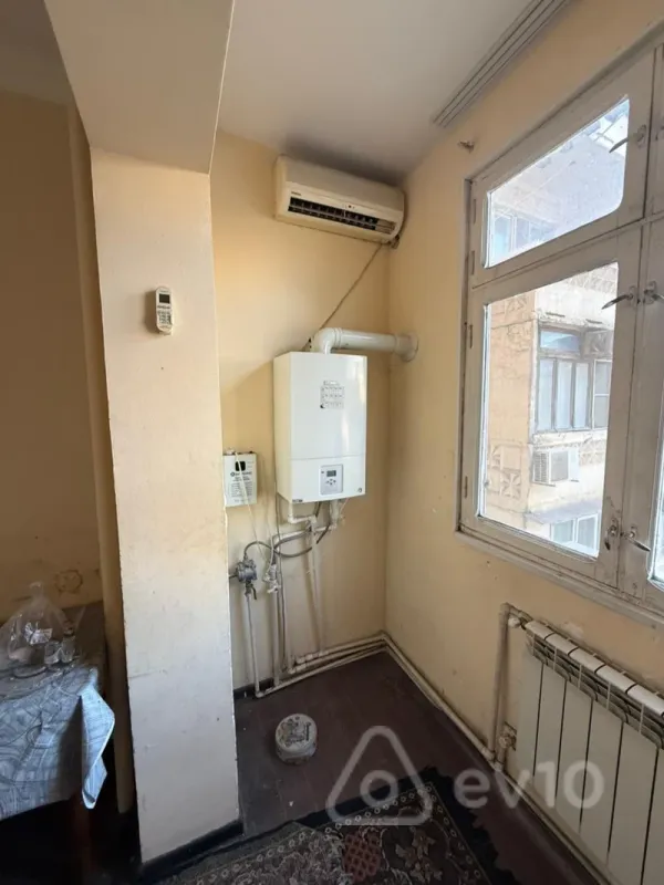 Kirayə verilir 4 otaqlı köhnə tikili 90 m²