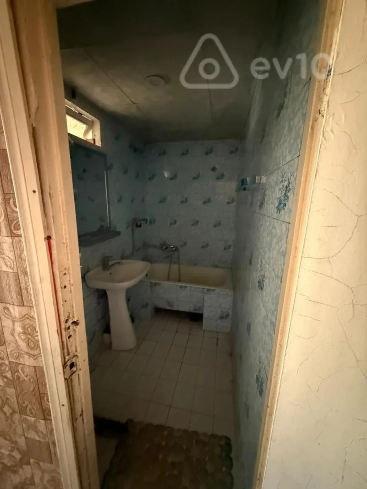 Kirayə verilir 4 otaqlı köhnə tikili 90 m²