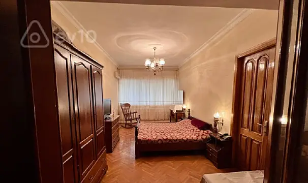 Satılır 5 otaqlı köhnə tikili 160 m²