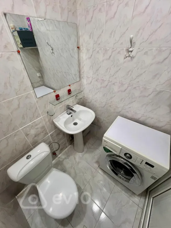 Satılır 5 otaqlı köhnə tikili 160 m²