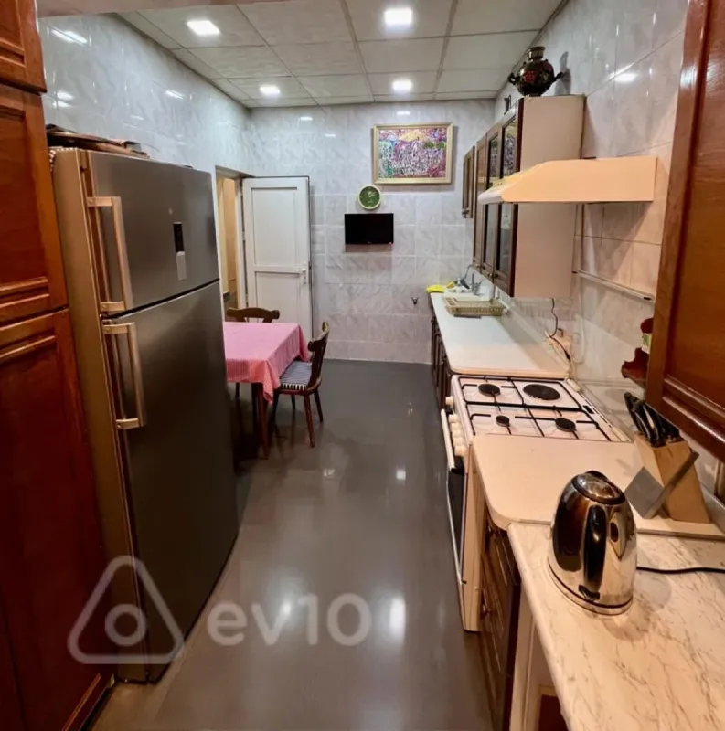 Satılır 5 otaqlı köhnə tikili 160 m²