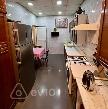 Satılır 5 otaqlı köhnə tikili 160 m²