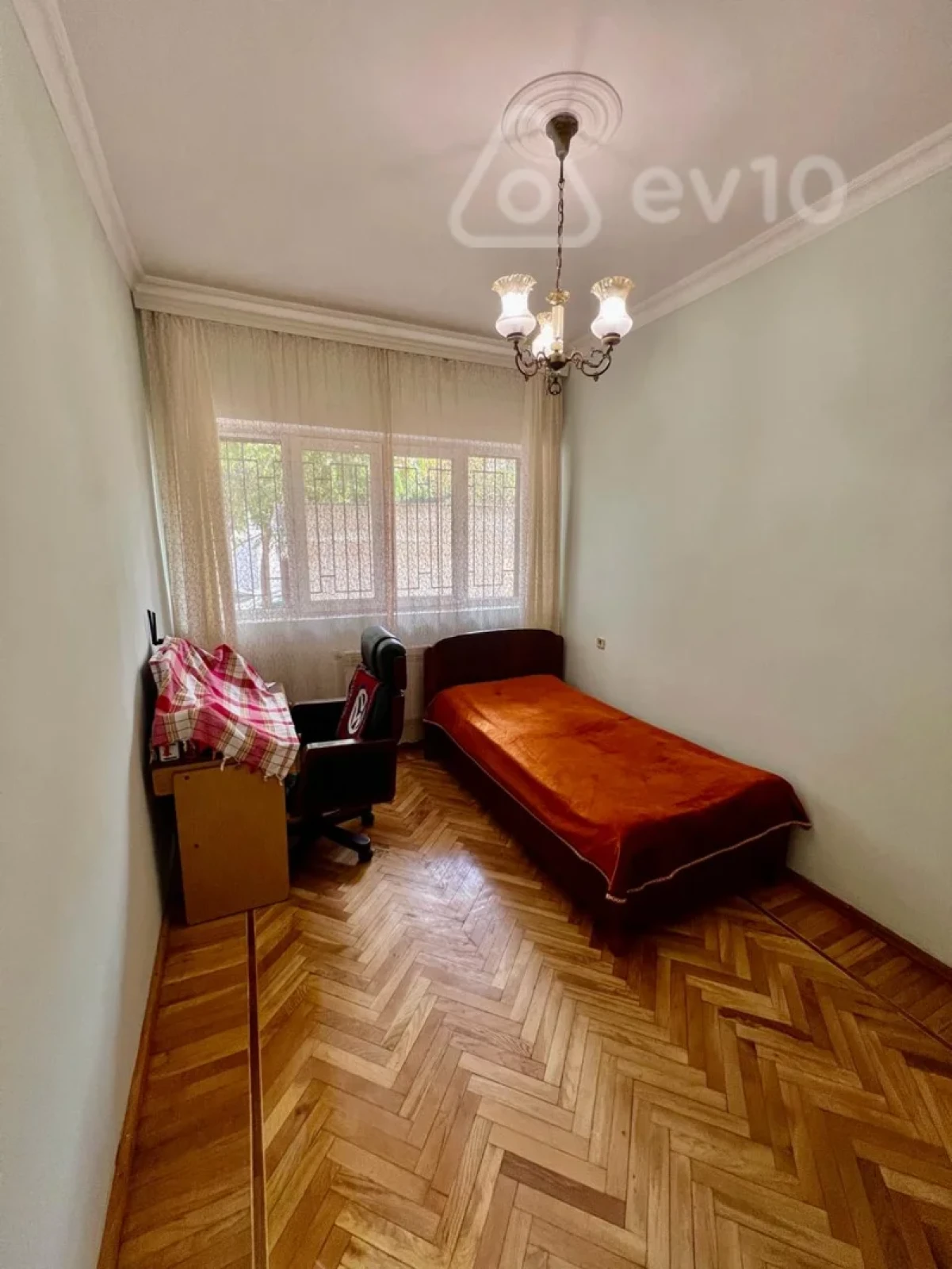 Satılır 5 otaqlı köhnə tikili 160 m²