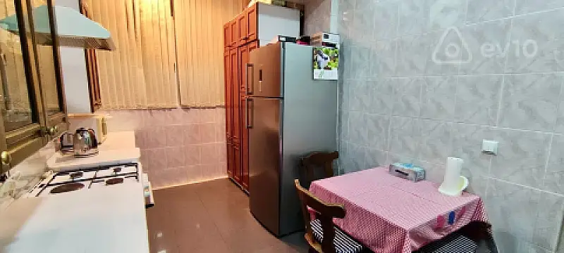 Satılır 5 otaqlı köhnə tikili 160 m²