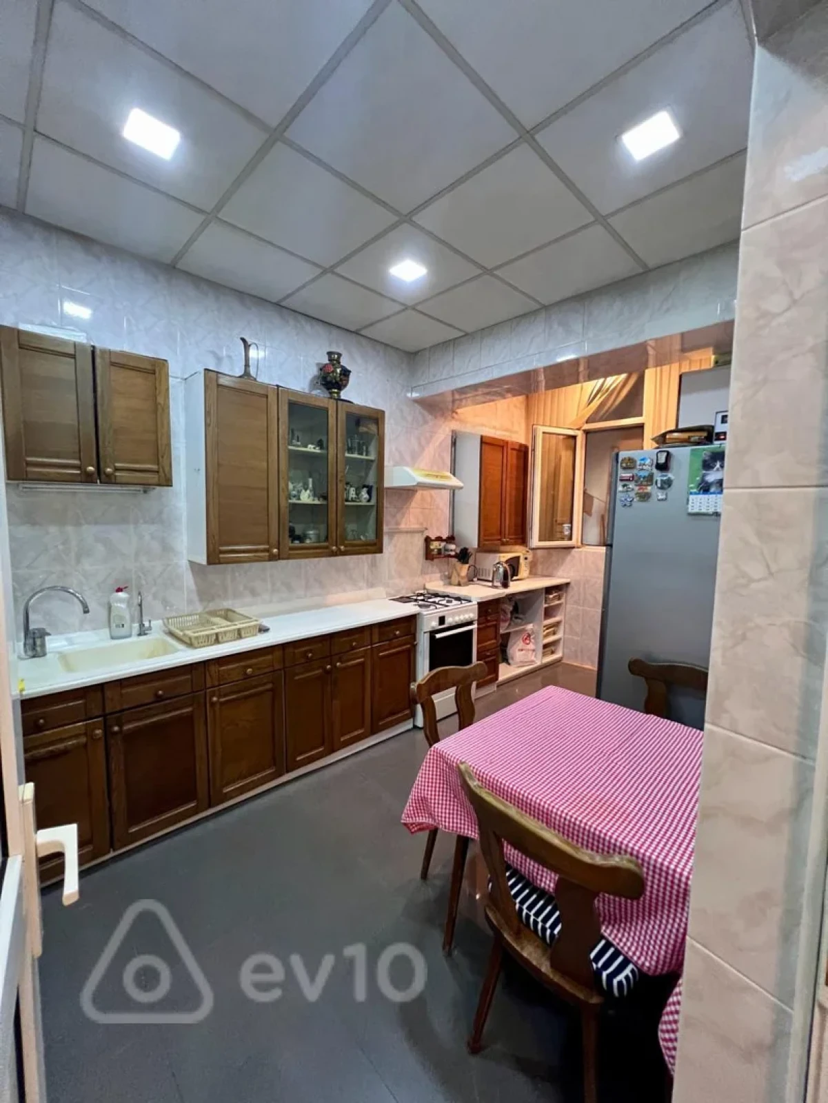 Satılır 5 otaqlı köhnə tikili 160 m²