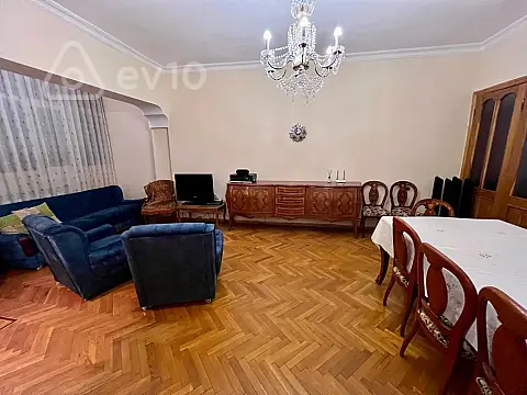 Satılır 5 otaqlı köhnə tikili 160 m²