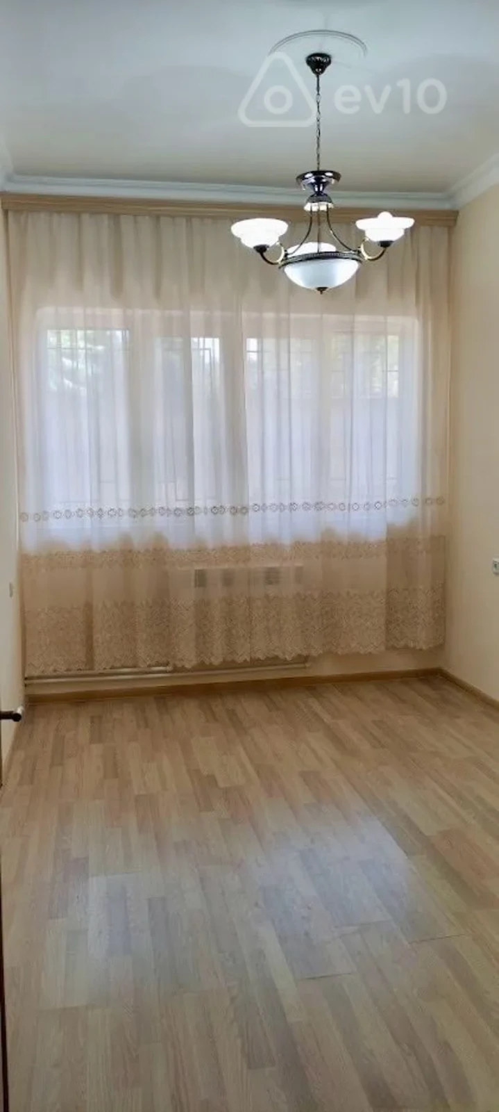 Satılır 5 otaqlı köhnə tikili 160 m²