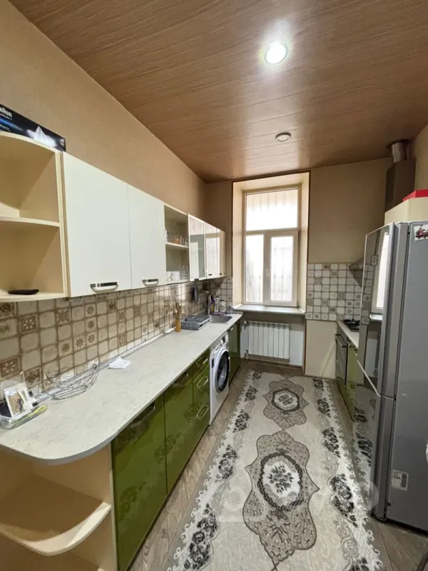 Kirayə verilir 2 otaqlı köhnə tikili 75 m²