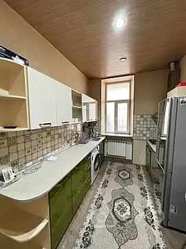 Kirayə verilir 2 otaqlı köhnə tikili 75 m²