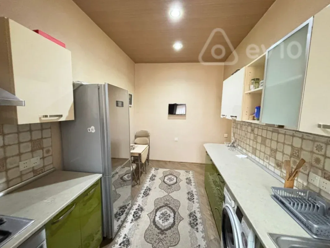 Kirayə verilir 2 otaqlı köhnə tikili 75 m²