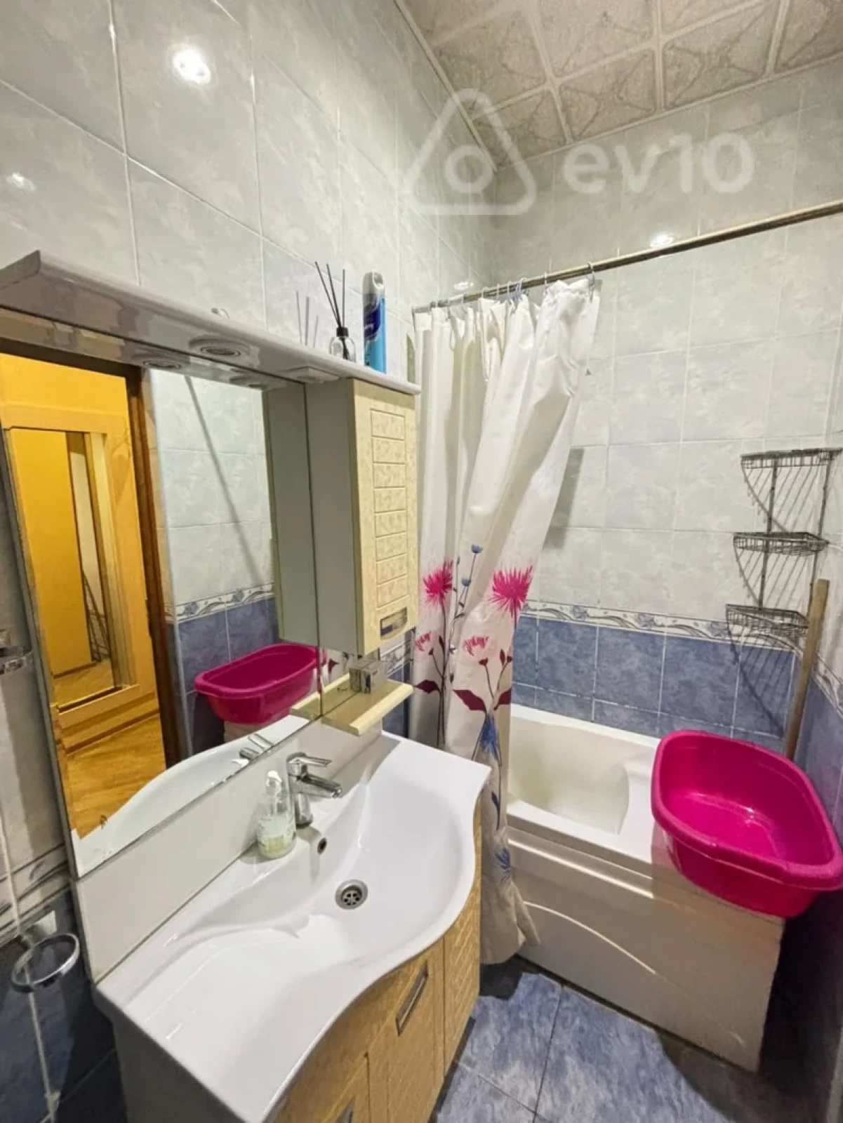 Kirayə verilir 2 otaqlı köhnə tikili 75 m²