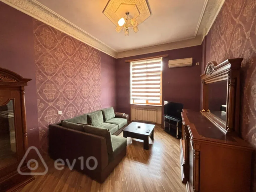 Kirayə verilir 2 otaqlı köhnə tikili 75 m²