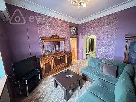 Kirayə verilir 2 otaqlı köhnə tikili 75 m²