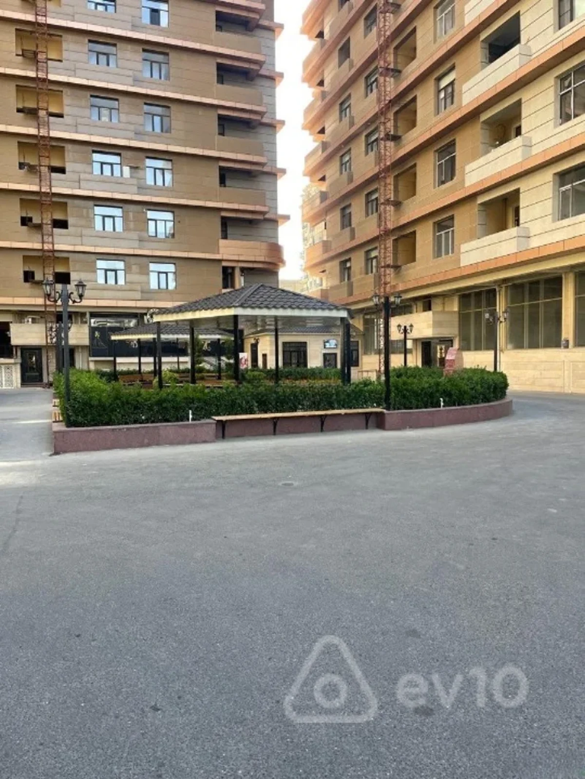 Kirayə verilir 2 otaqlı yeni tikili 70 m²