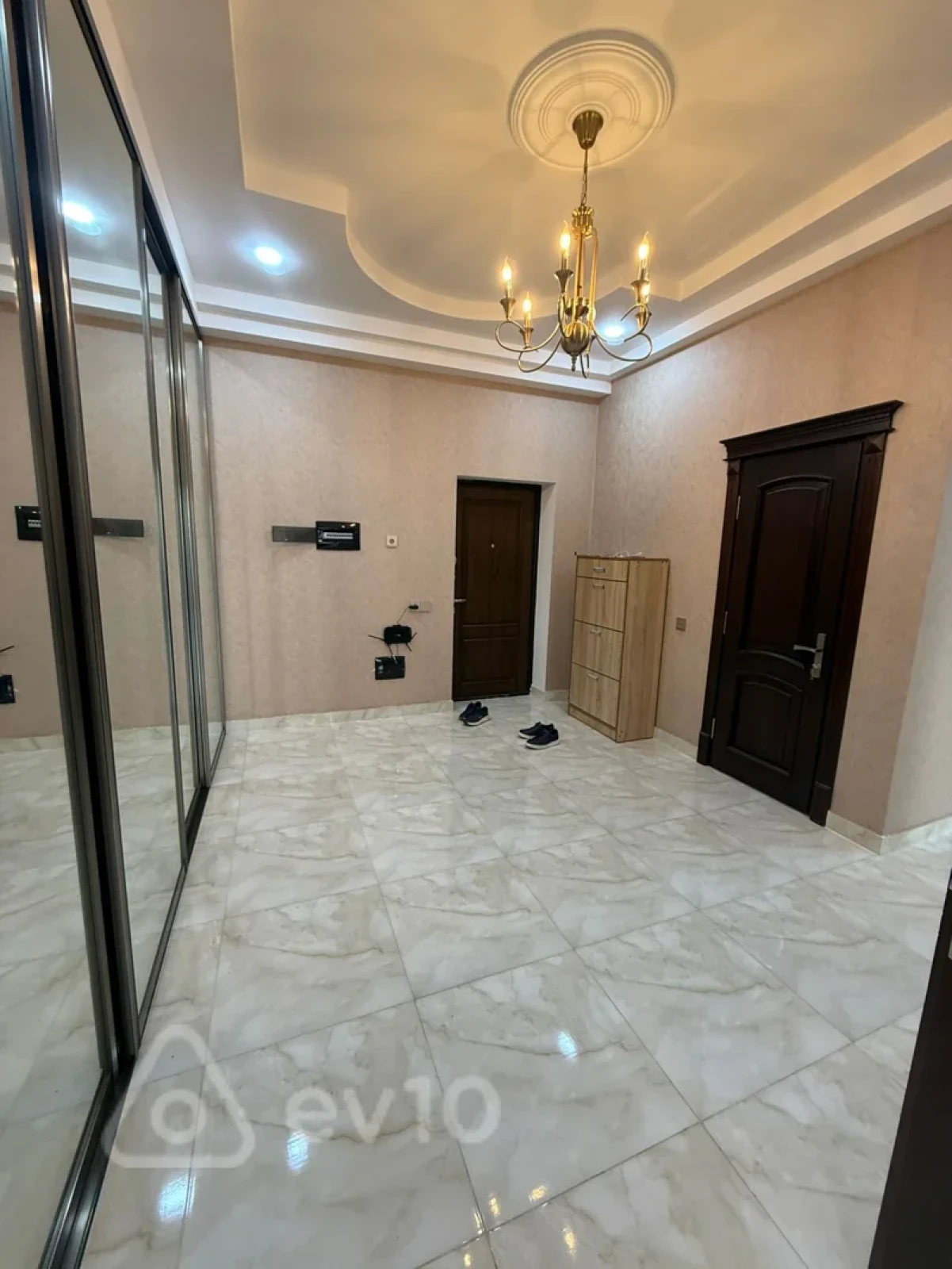 Kirayə verilir 3 otaqlı yeni tikili 172 m²