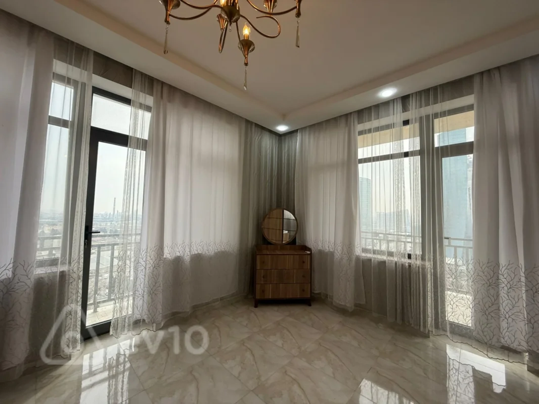 Kirayə verilir 3 otaqlı yeni tikili 172 m²