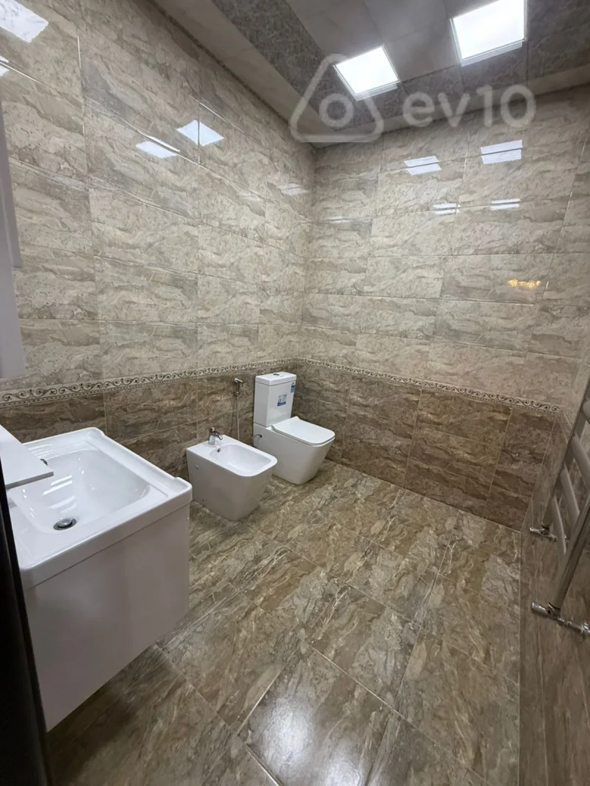 Kirayə verilir 3 otaqlı yeni tikili 172 m²