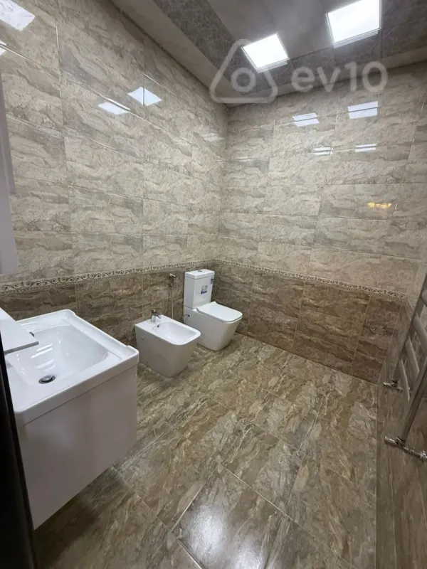Kirayə verilir 3 otaqlı yeni tikili 172 m²