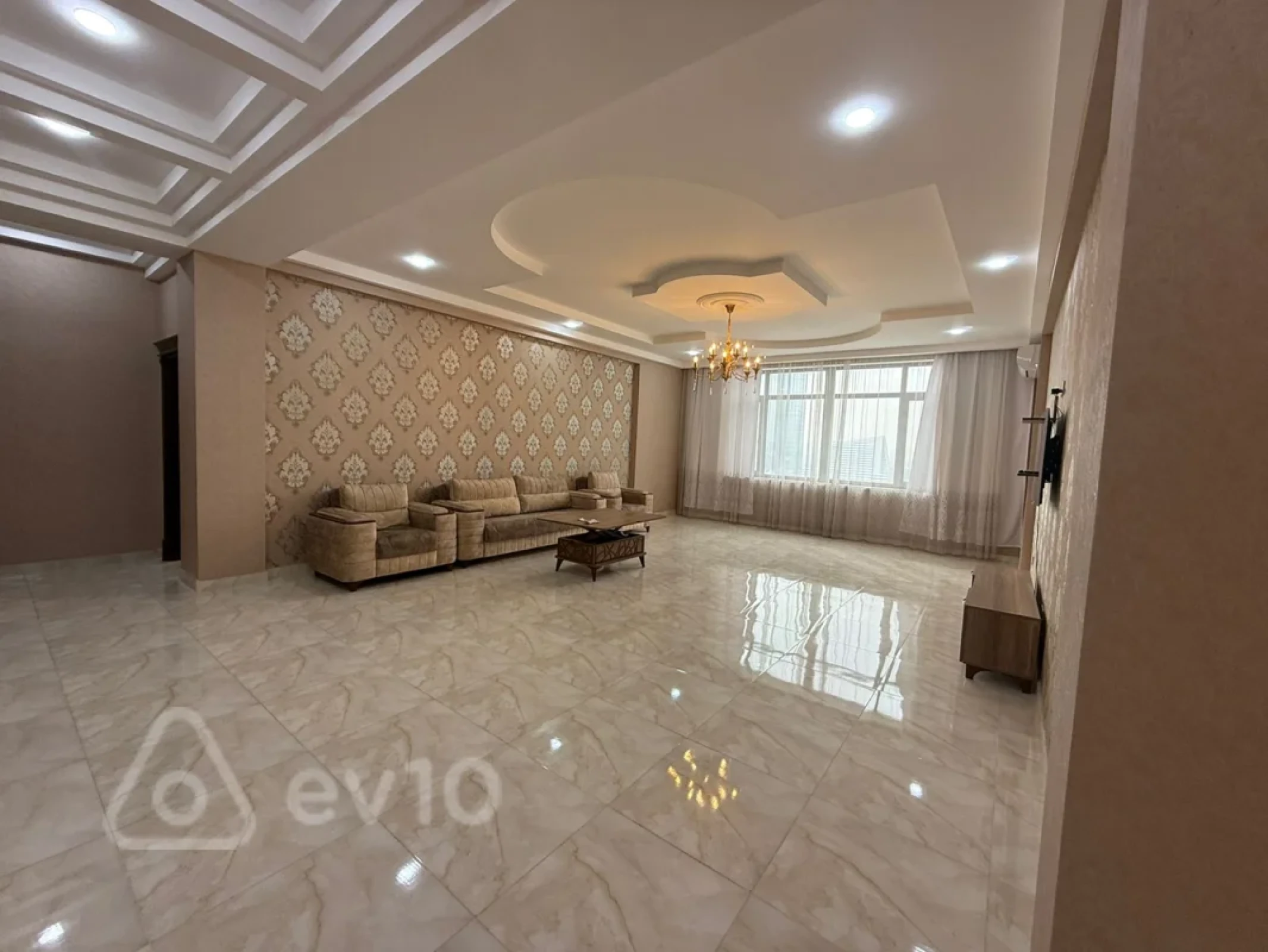 Kirayə verilir 3 otaqlı yeni tikili 172 m²