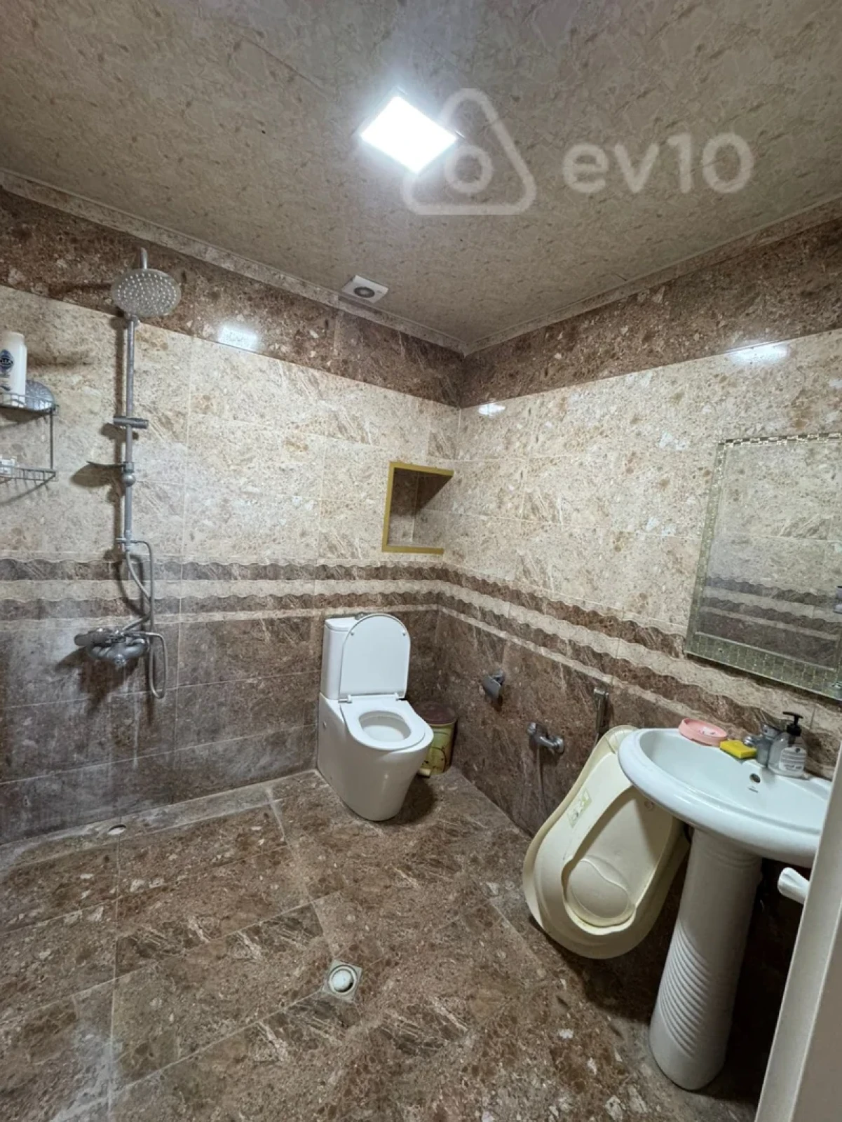Kirayə verilir 2 otaqlı yeni tikili 70 m²