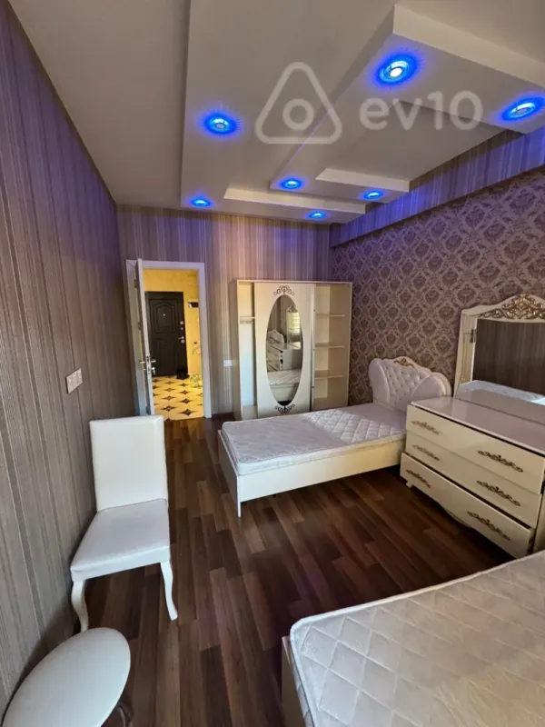 Kirayə verilir 2 otaqlı yeni tikili 70 m²