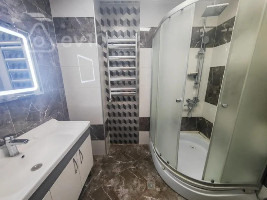 Kirayə verilir 3 otaqlı yeni tikili 95 m²