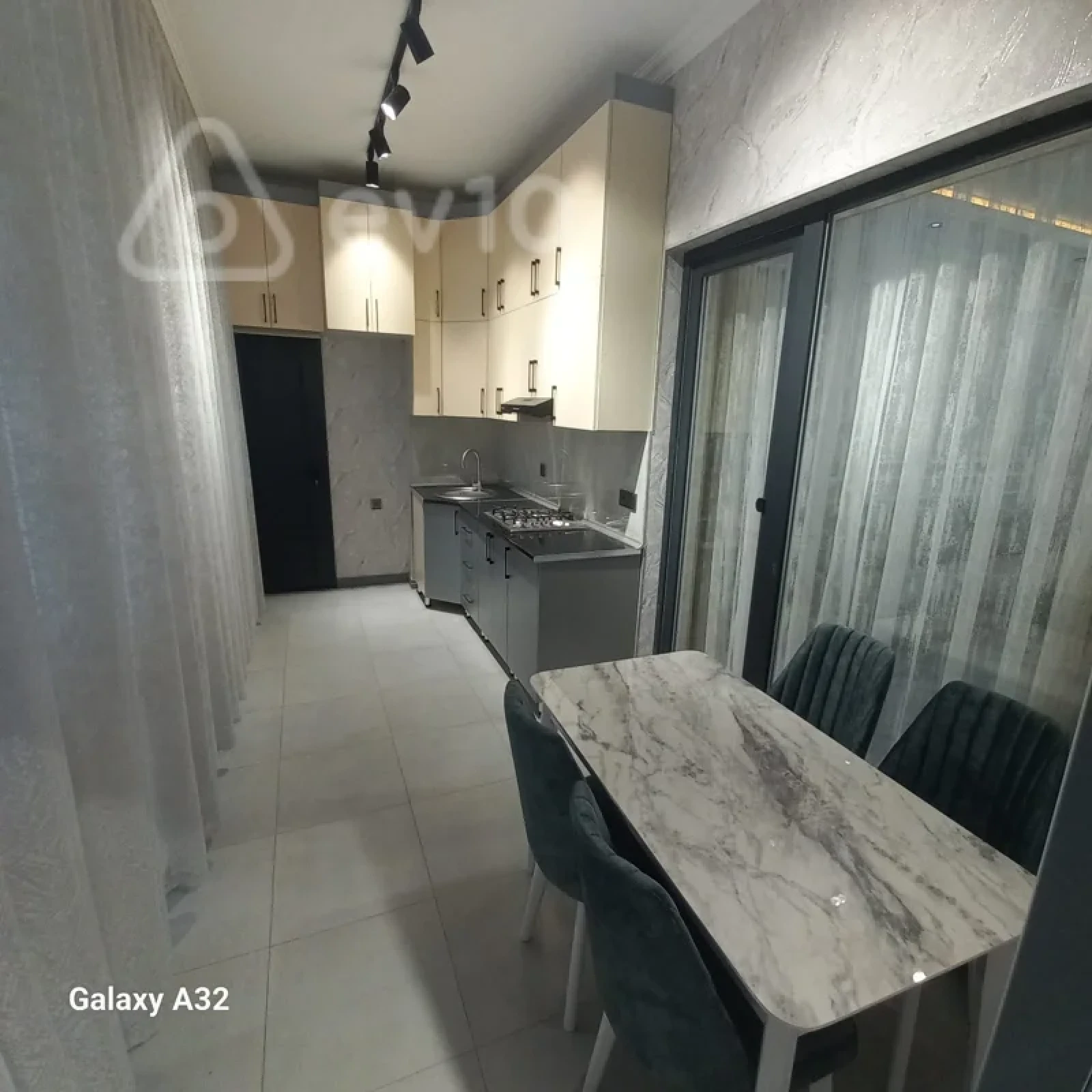 Kirayə verilir 3 otaqlı yeni tikili 90 m²