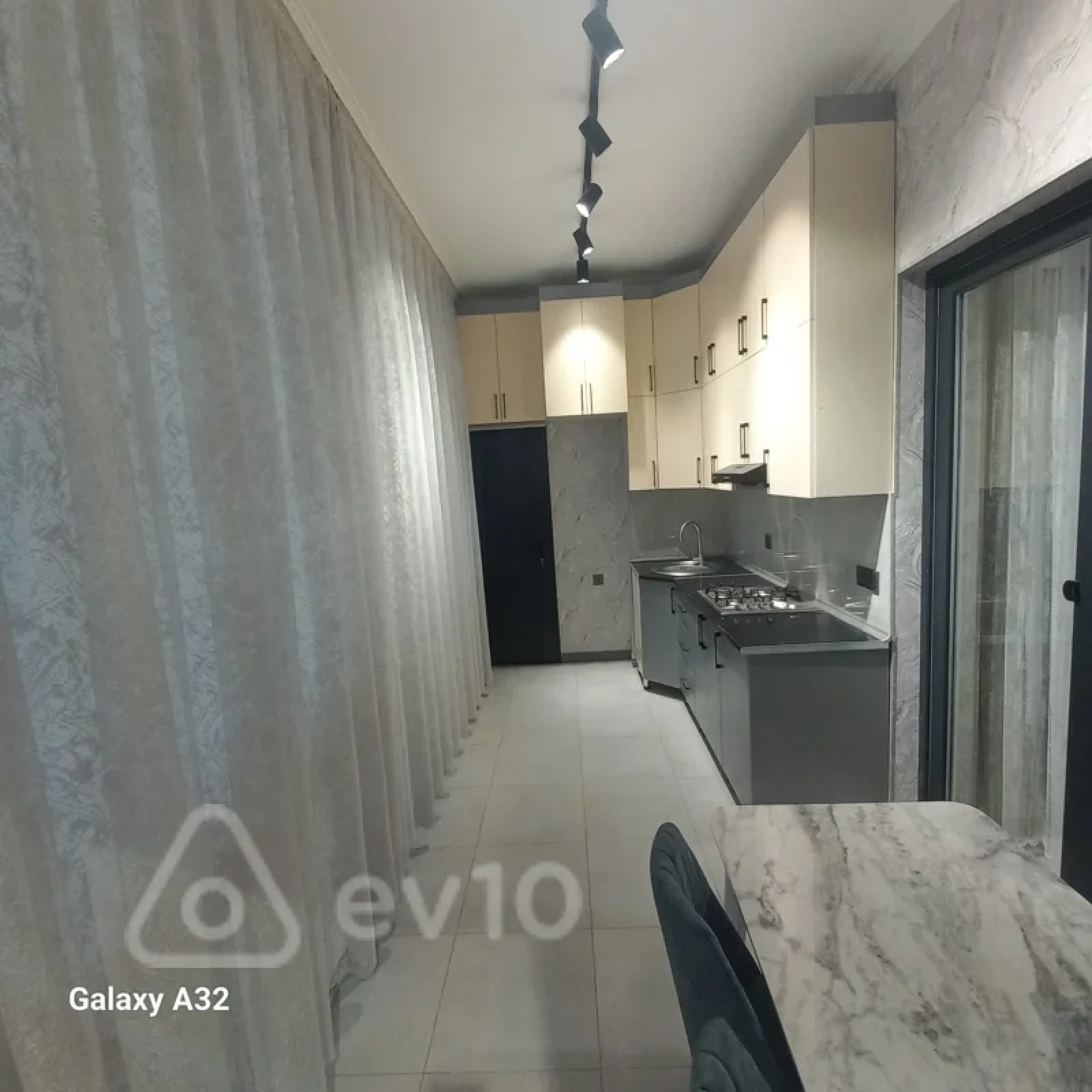 Kirayə verilir 3 otaqlı yeni tikili 90 m²