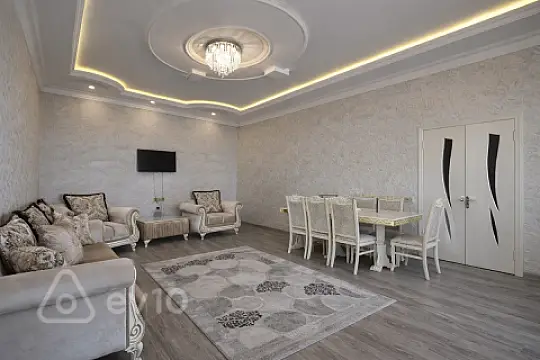 Kirayə verilir 2 otaqlı yeni tikili 104 m²