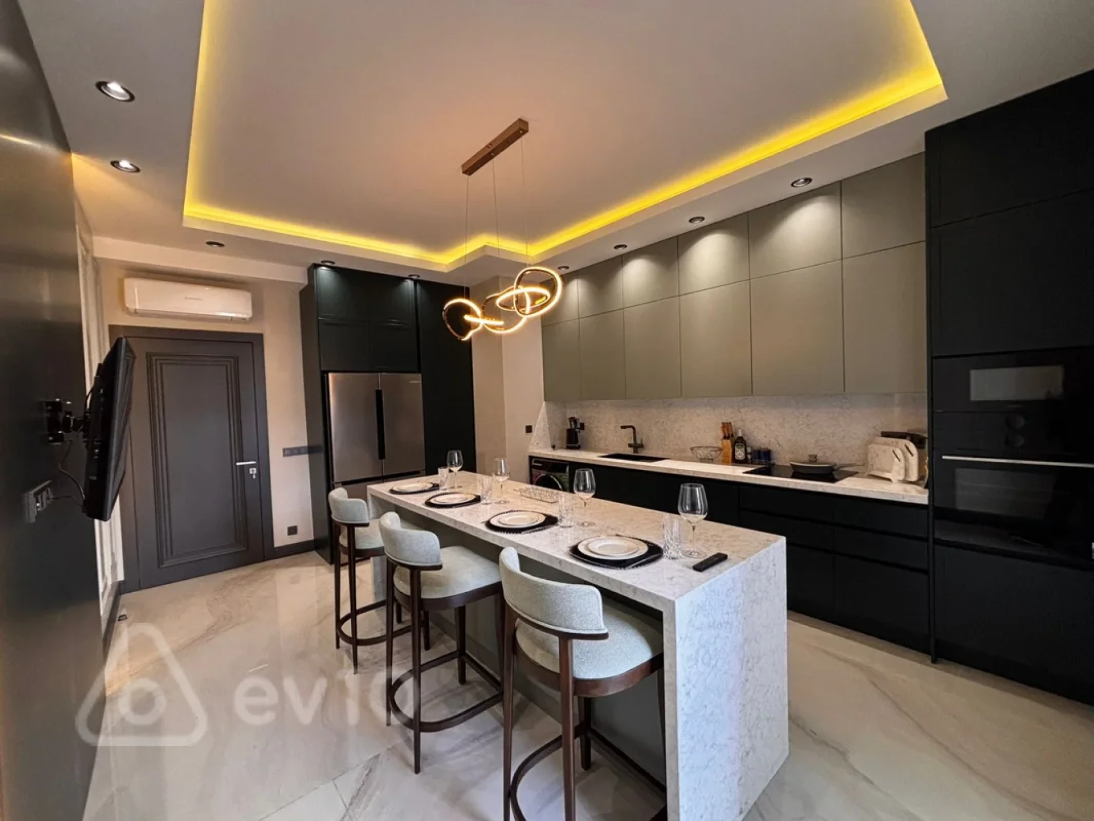 Kirayə verilir 2 otaqlı yeni tikili 85 m²