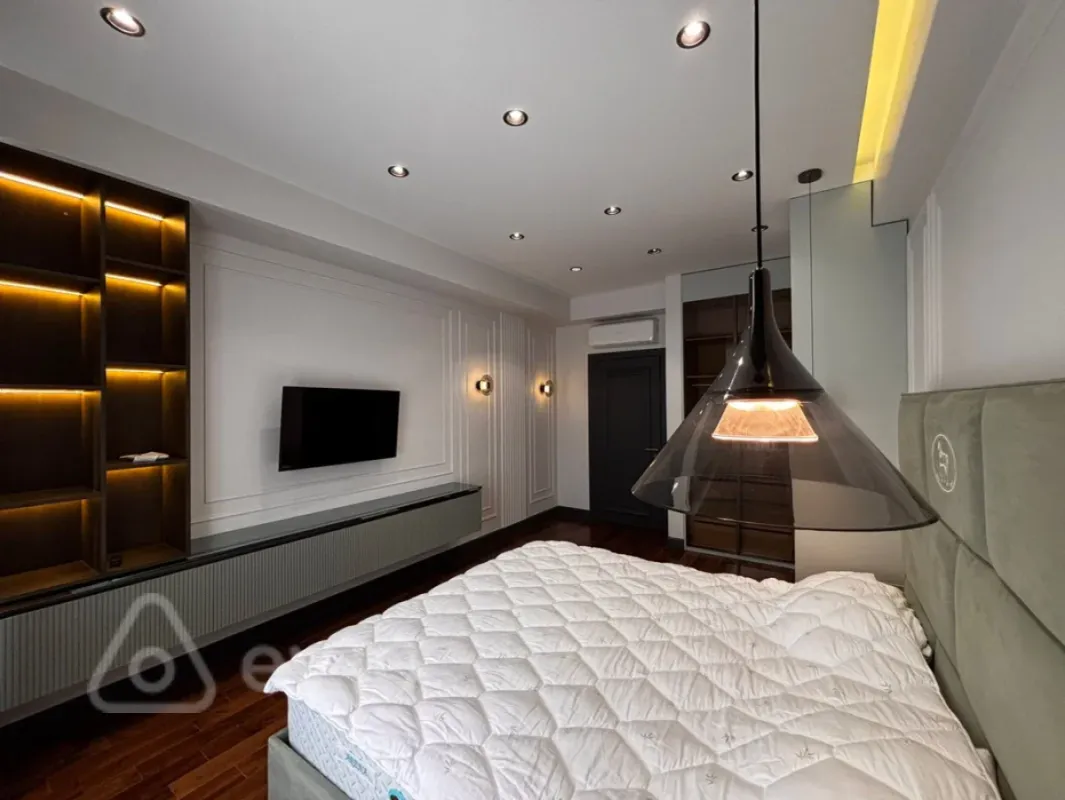 Kirayə verilir 2 otaqlı yeni tikili 85 m²