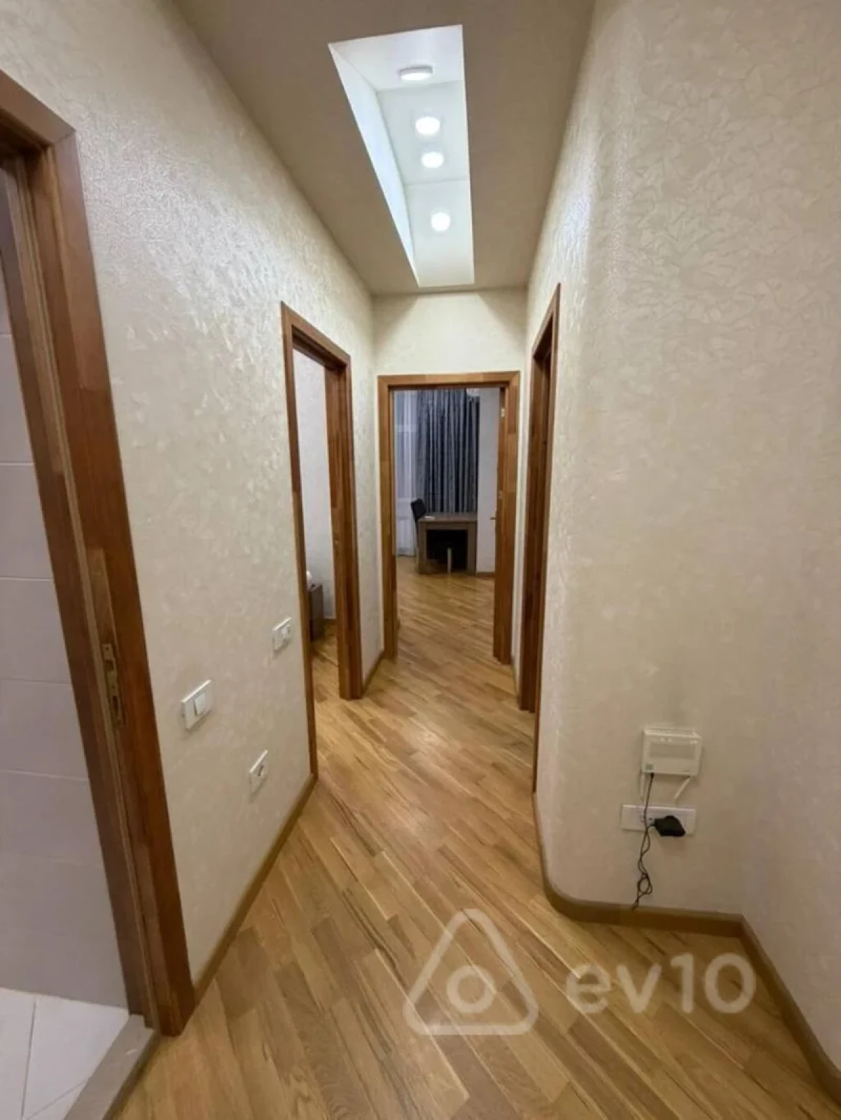 Kirayə verilir 2 otaqlı yeni tikili 65 m²