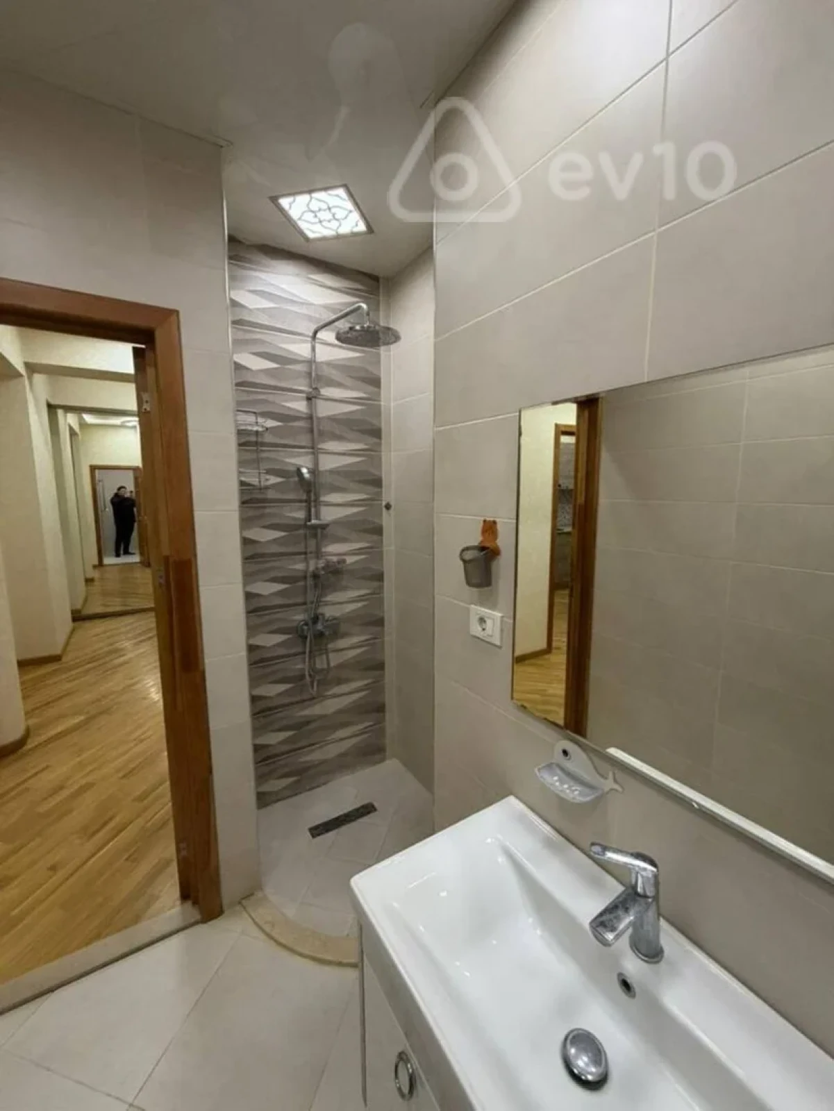 Kirayə verilir 2 otaqlı yeni tikili 65 m²