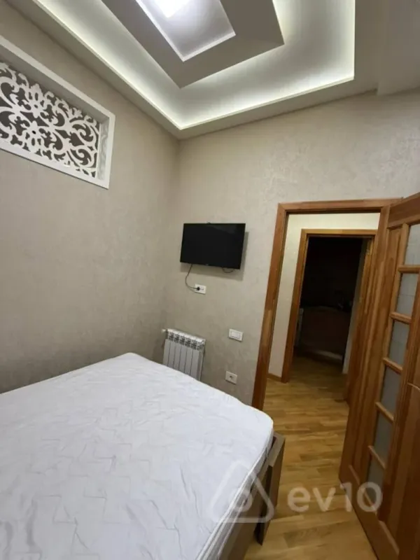 Kirayə verilir 2 otaqlı yeni tikili 65 m²