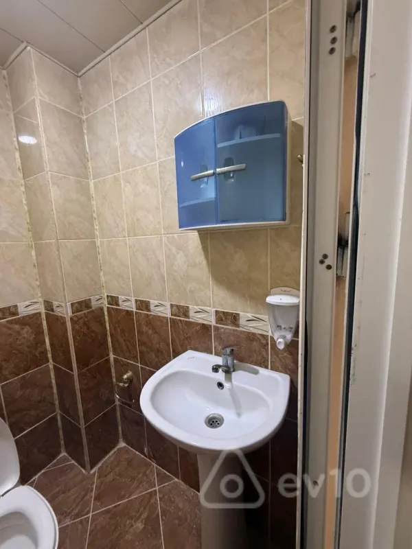 Kirayə verilir 31 otaqlı köhnə tikili 80 m²