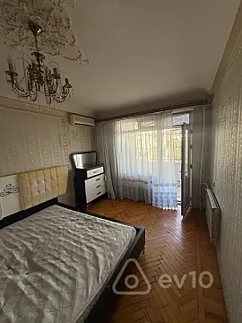 Kirayə verilir 31 otaqlı köhnə tikili 80 m²