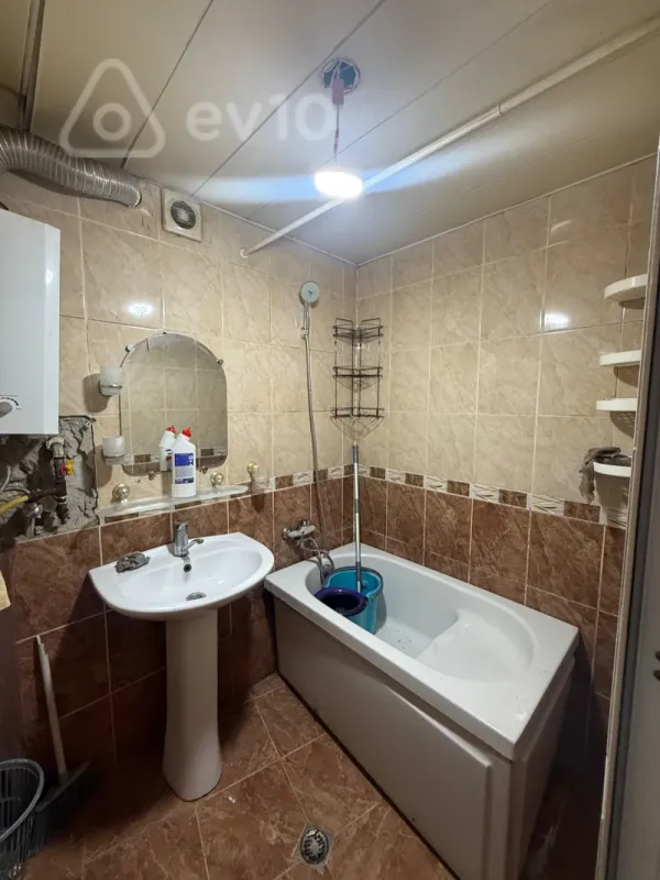 Kirayə verilir 31 otaqlı köhnə tikili 80 m²