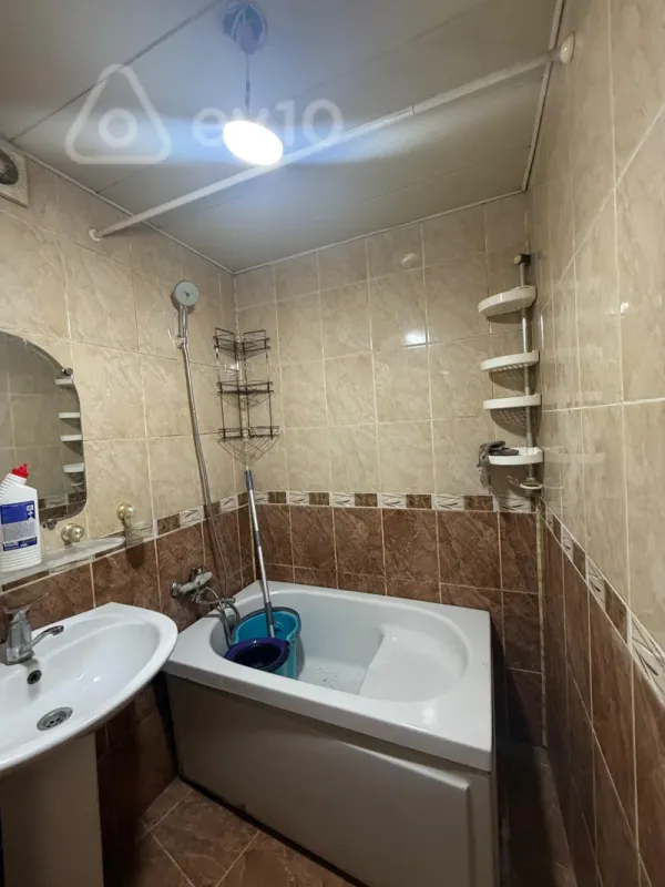 Kirayə verilir 31 otaqlı köhnə tikili 80 m²