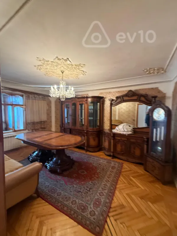 Kirayə verilir 31 otaqlı köhnə tikili 80 m²