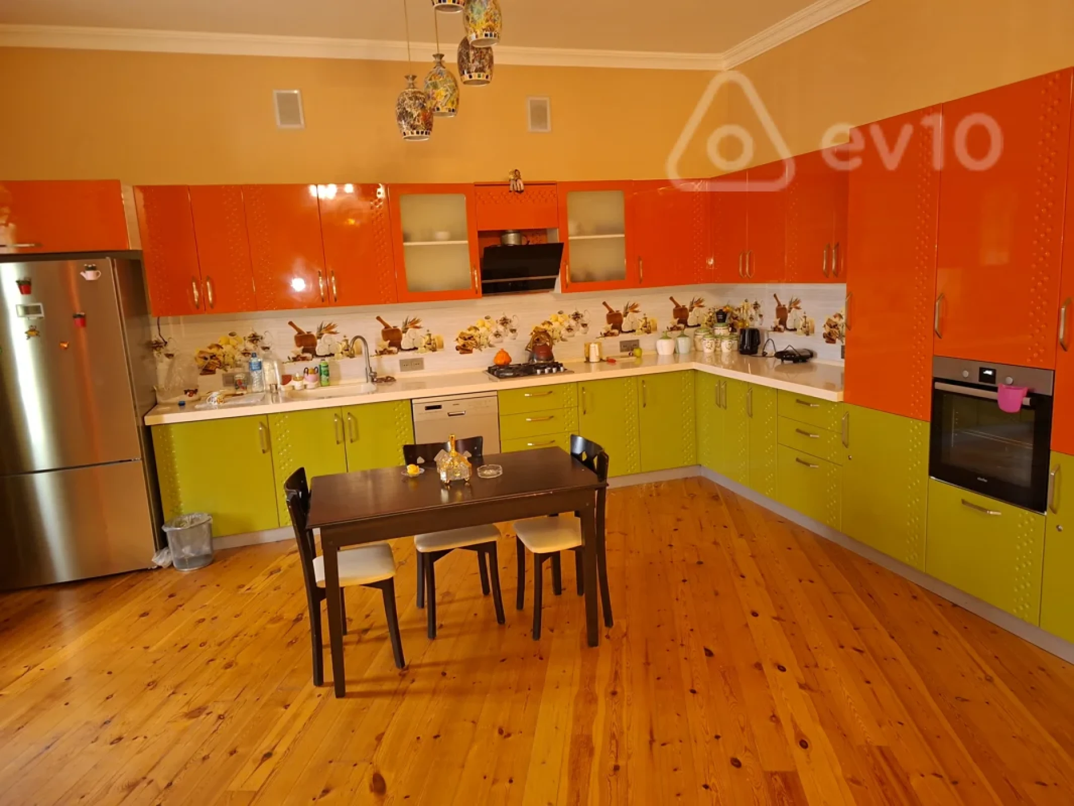 Satılır 5 otaqlı həyət evi 200 m²