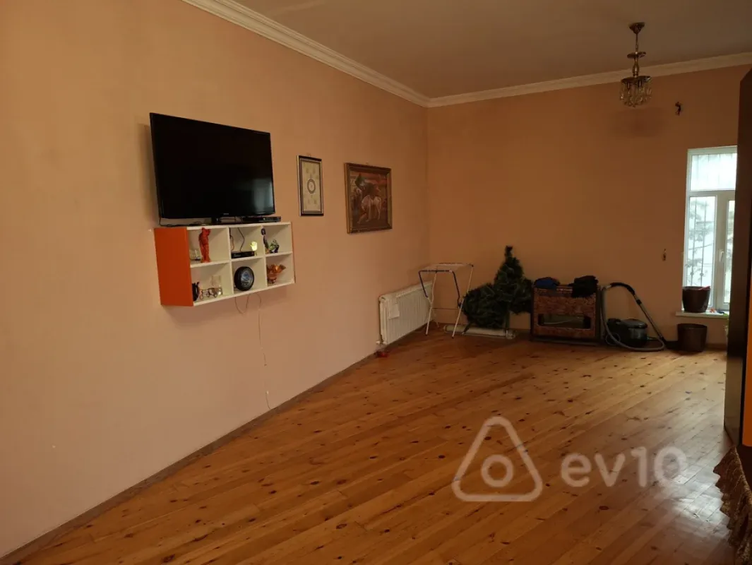 Satılır 5 otaqlı həyət evi 200 m²