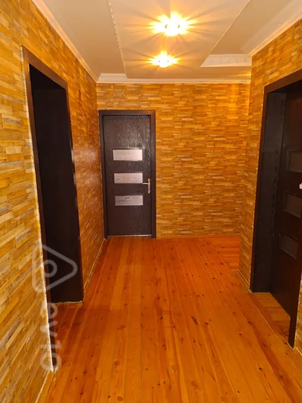 Satılır 5 otaqlı həyət evi 200 m²