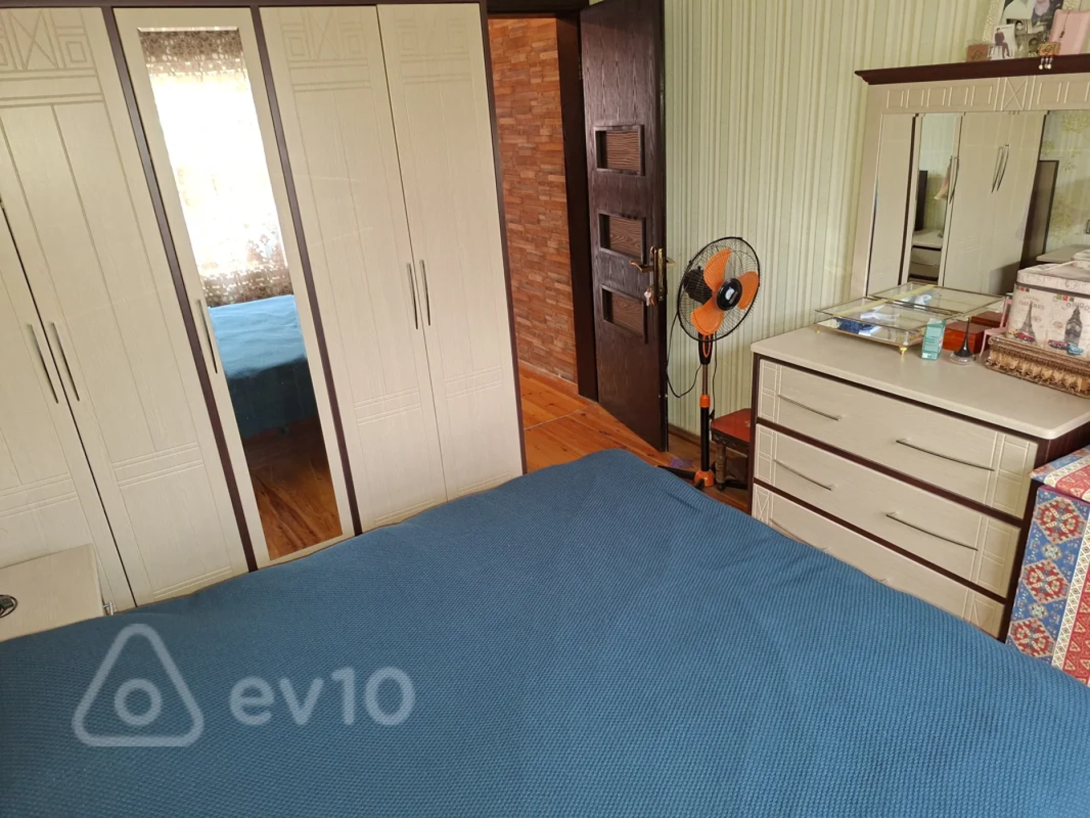 Satılır 5 otaqlı həyət evi 200 m²