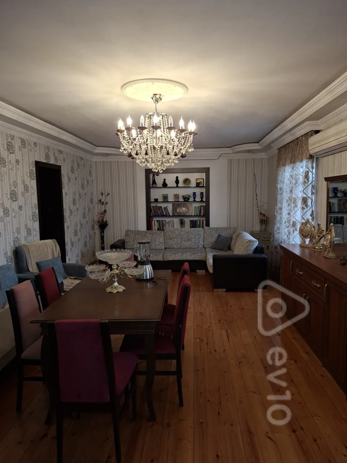 Satılır 5 otaqlı həyət evi 200 m²