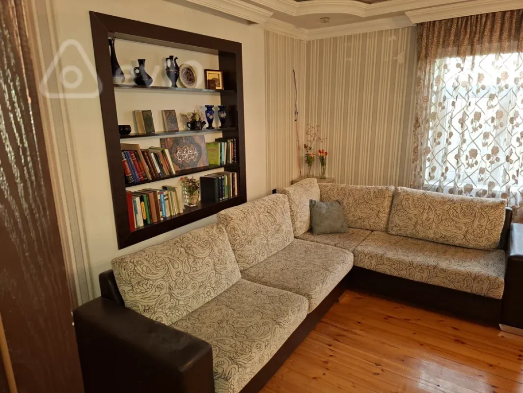 Satılır 5 otaqlı həyət evi 200 m²