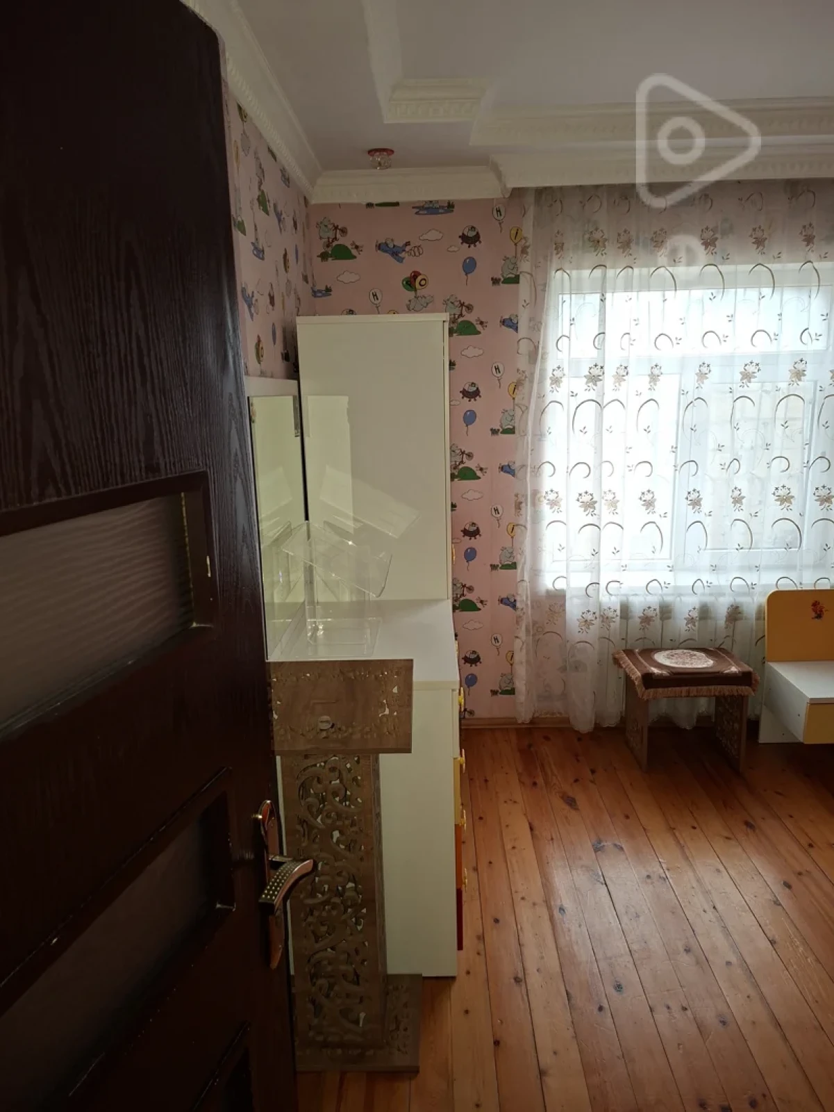 Satılır 5 otaqlı həyət evi 200 m²