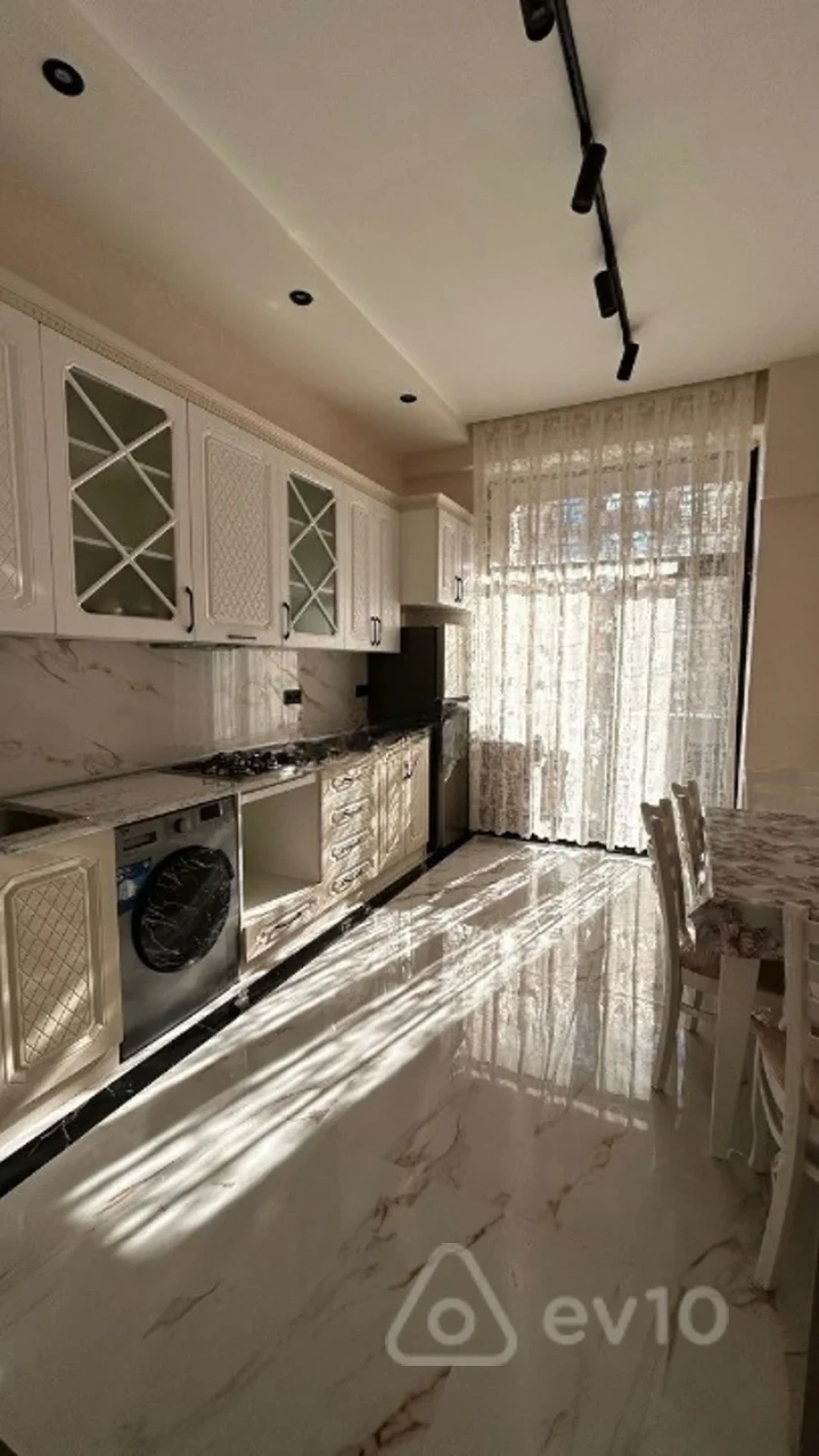 Kirayə verilir 3 otaqlı yeni tikili 115 m²