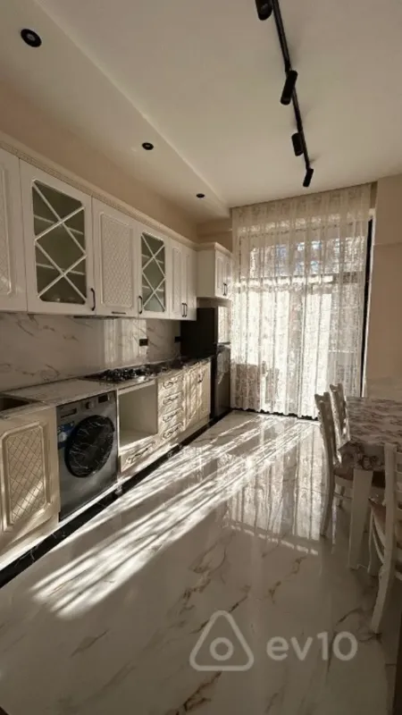 Kirayə verilir 3 otaqlı yeni tikili 115 m²