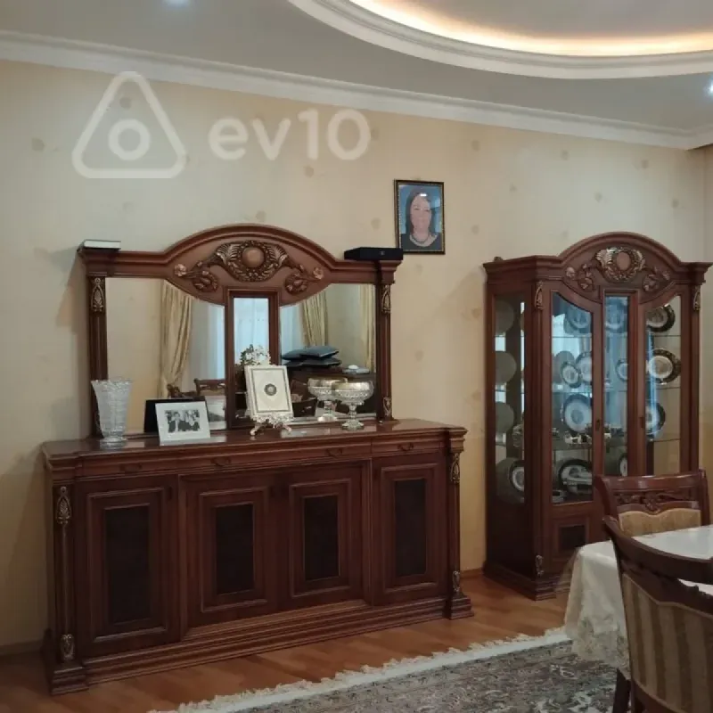 Satılır 6 otaqlı həyət evi 270 m²